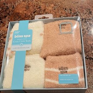 Bliss Spa Cozy Crew Socks 4 pairs New in Box